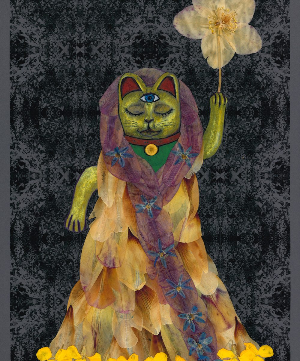 Eine winkende Glückskatze, natürlich mit Blüten