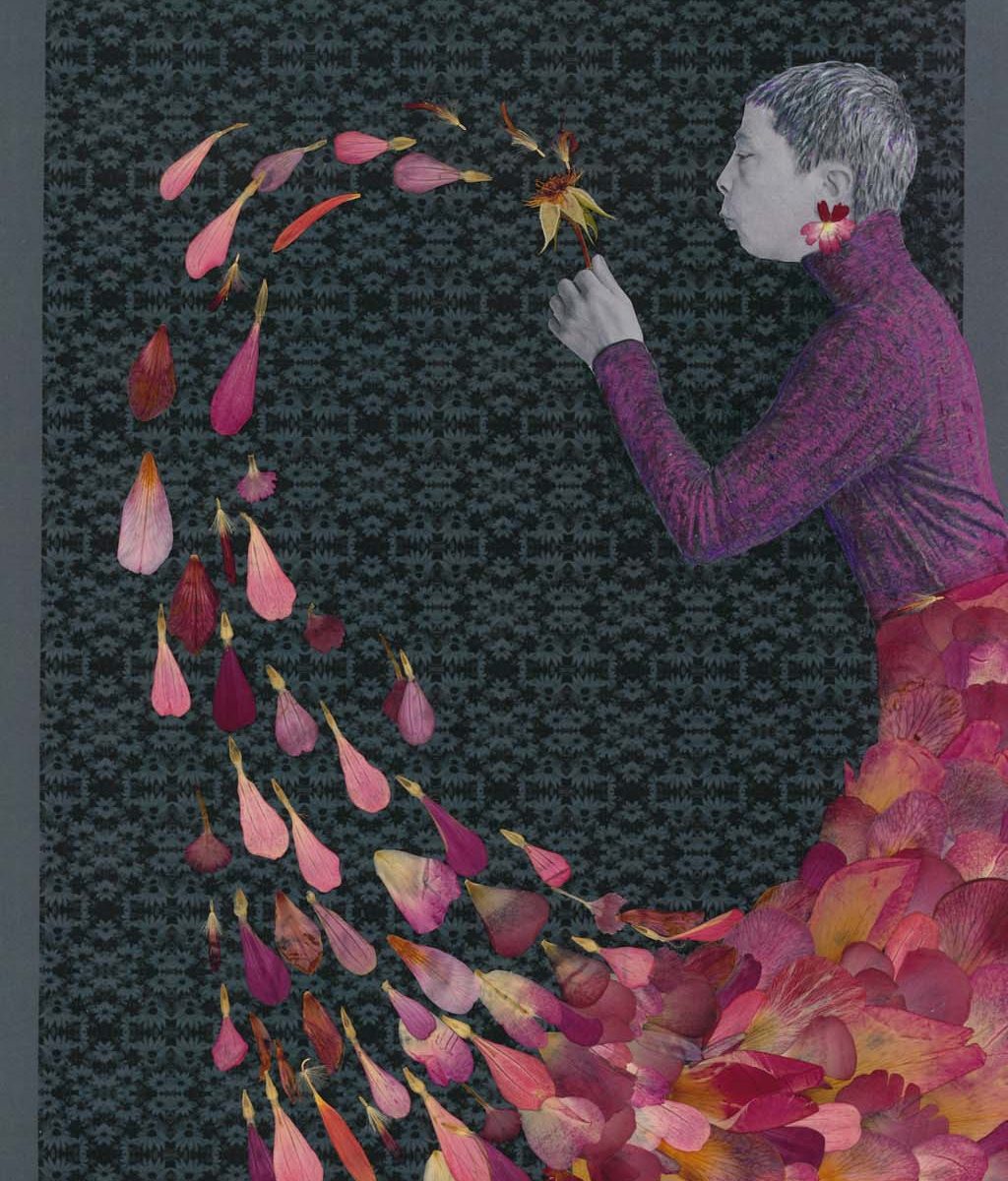 Eine Frau hält eine Blüte in der Hand. Sie pustet, und die Blütenblätter fliegen davon. Sie bilden gleichzeitig ihren Rock.